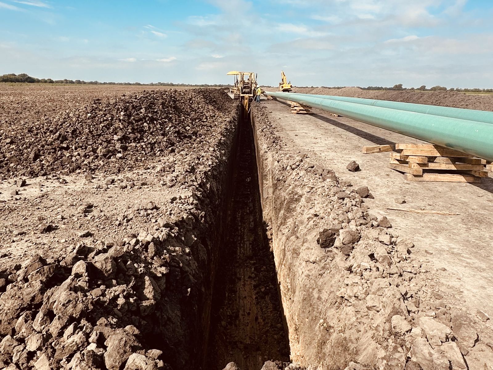 Pipeline trench cut through hard ground